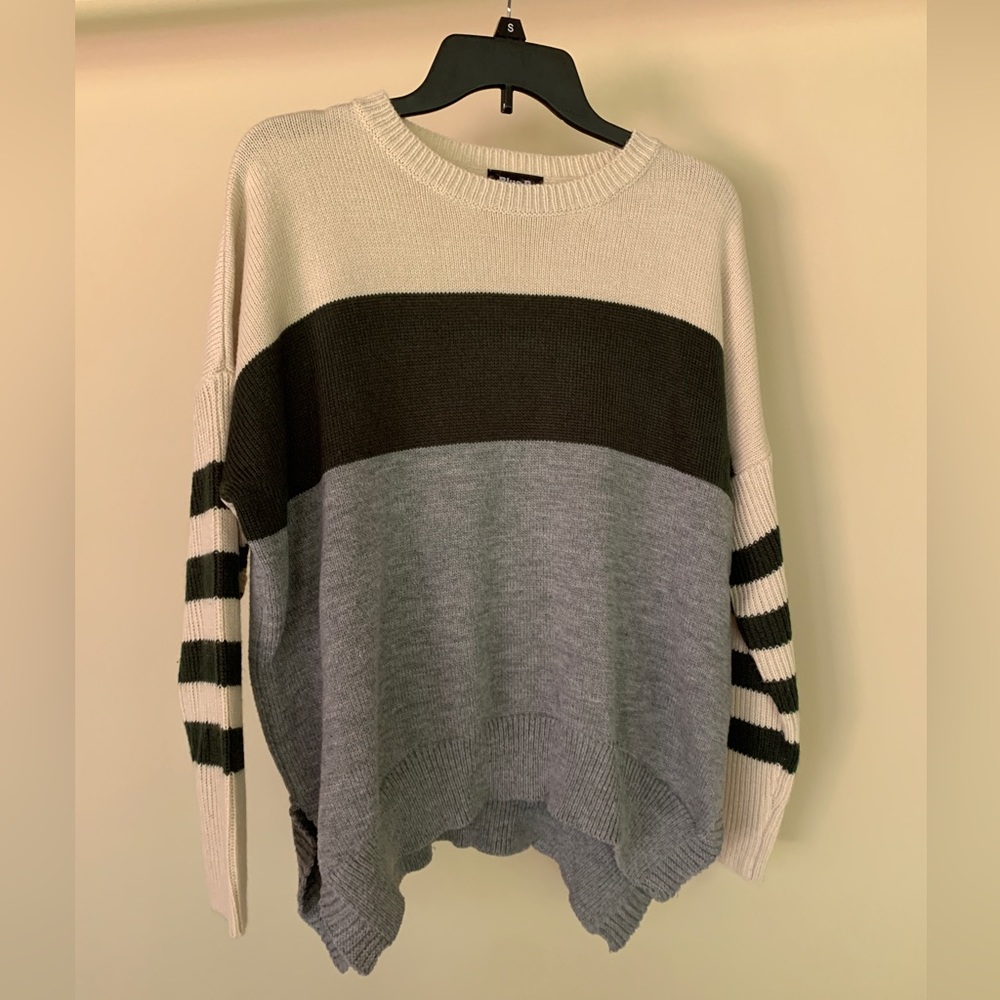 Blue B - Cream/olive/grey colorblock sweater with arched hem & side slits - S/M